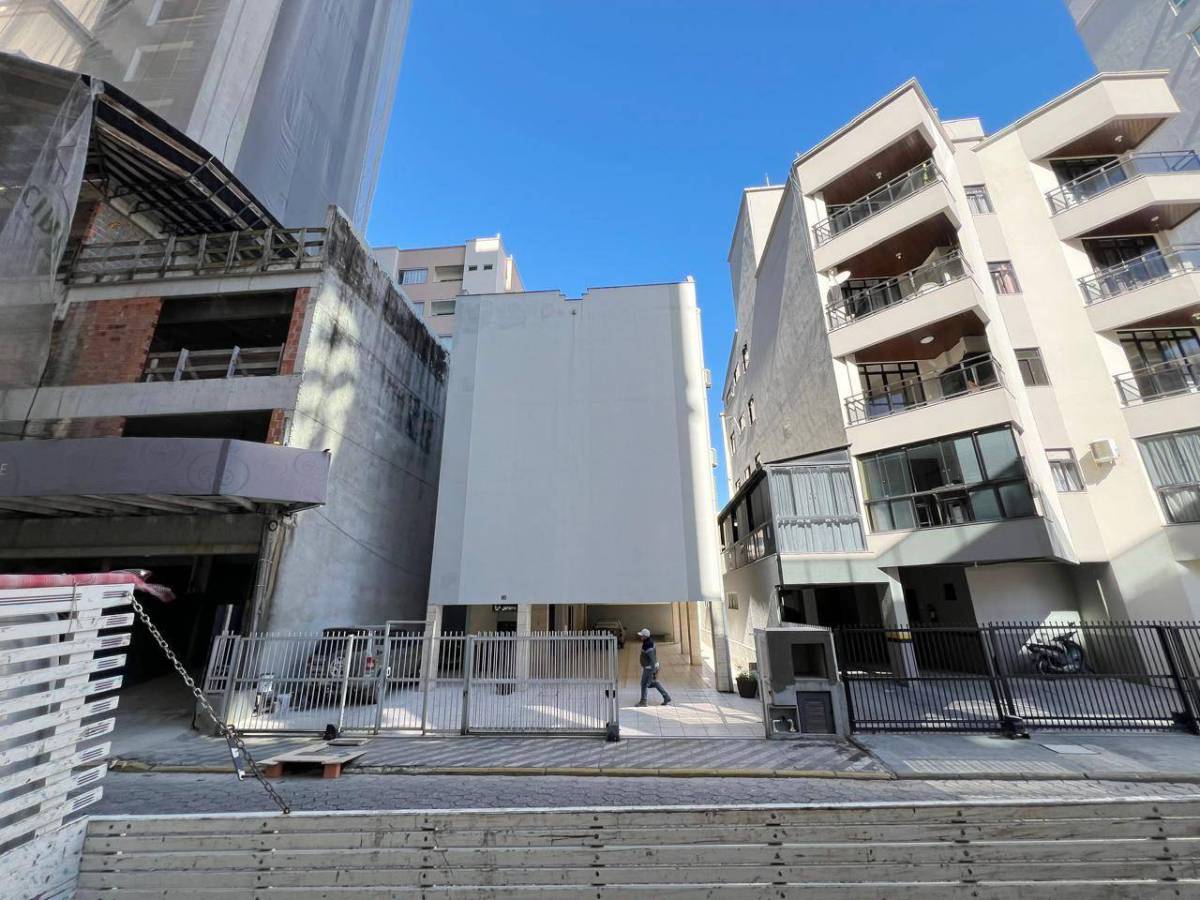 Apartamento à venda com 2 quartos, 75m² - Meia Praia,Itapema